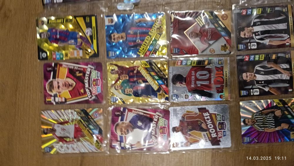 Karty piłkarskie w albumie ekstraklasa.