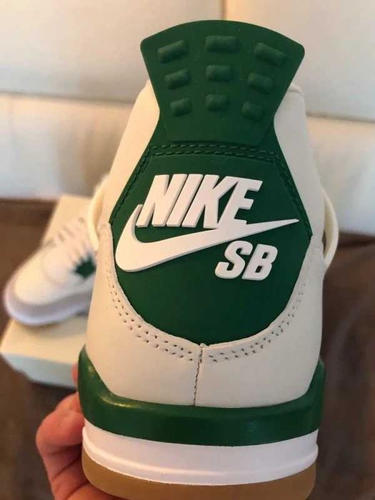 Jordan 4 Retro SB Pine Green R.41