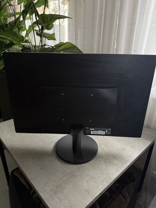 качественный ЖК-монитор AOC E2270Swn в отличном состоянии.