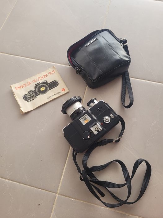 Máquina fotográfica vintage Minolta 110 Zoom SLR