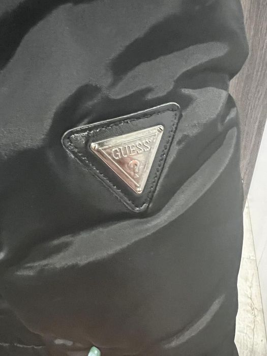 Продам мужской зимний пуховик Guess.