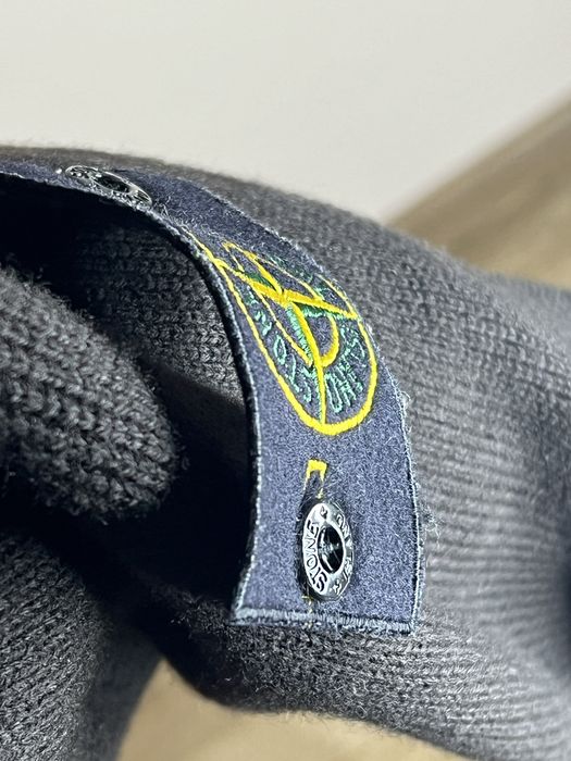 Продам БОМБЕЗНУ вінтажну вʼязану кофту Stone Island AW2003