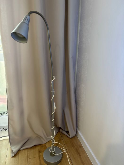 Lampa podłogowa szara