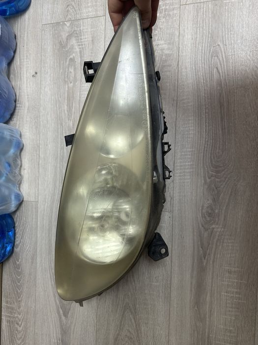 Правая передняя фара peugeot 307