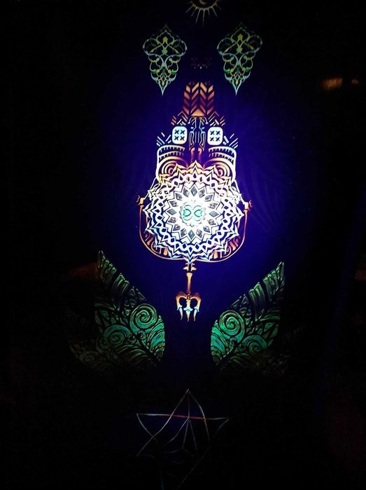 Lenço psicadélico com brilho UV - 142x88 cm - NOVO