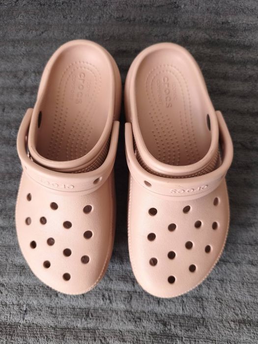 Crocs classic platform clog
