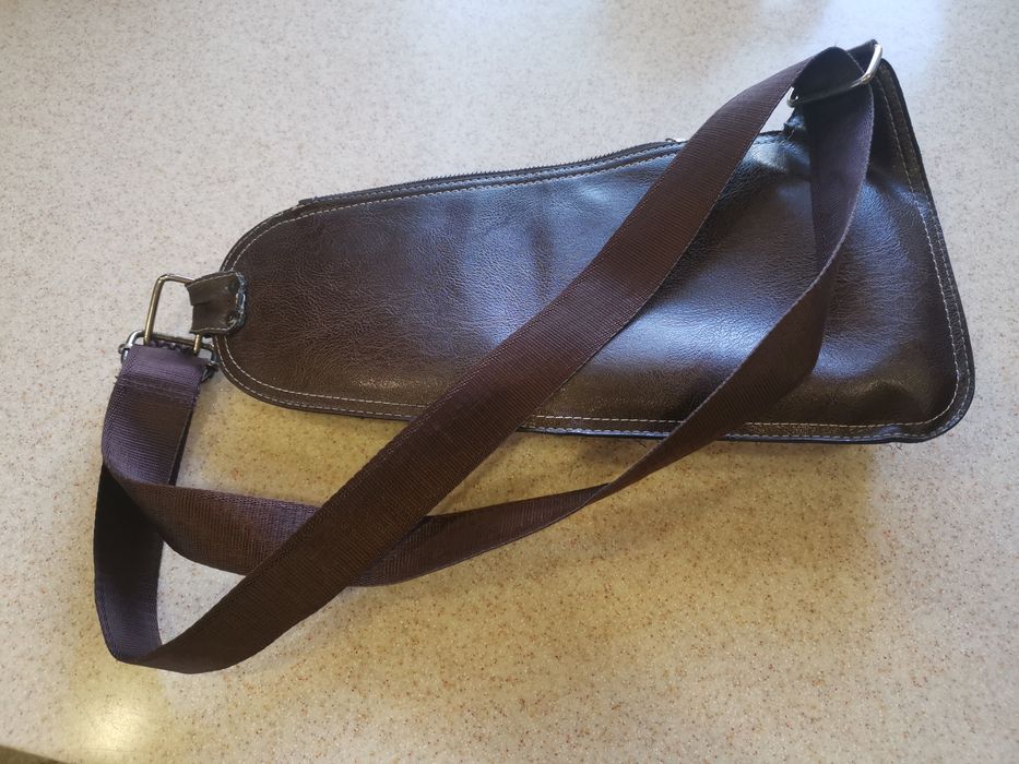 Сумка через плече.