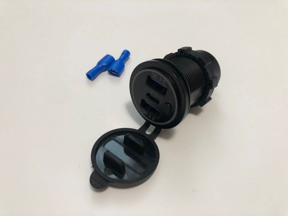 Врезная быстрая Usb зарядка QC 3.0 , Type-C , PD  в авто 12 - 24 V