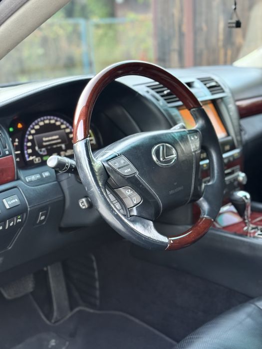 Продам lexus ls 600 hl