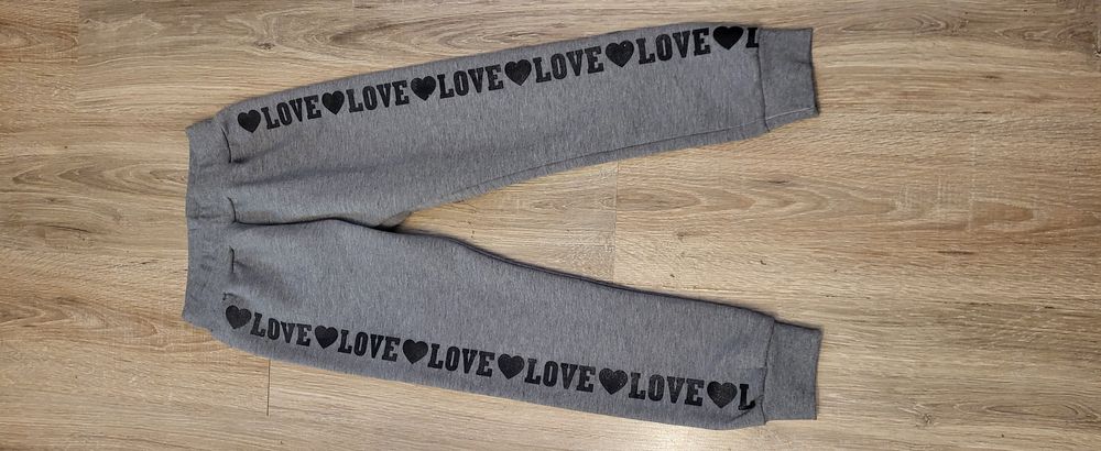 Spodenki dresowe dziewczece r134/140