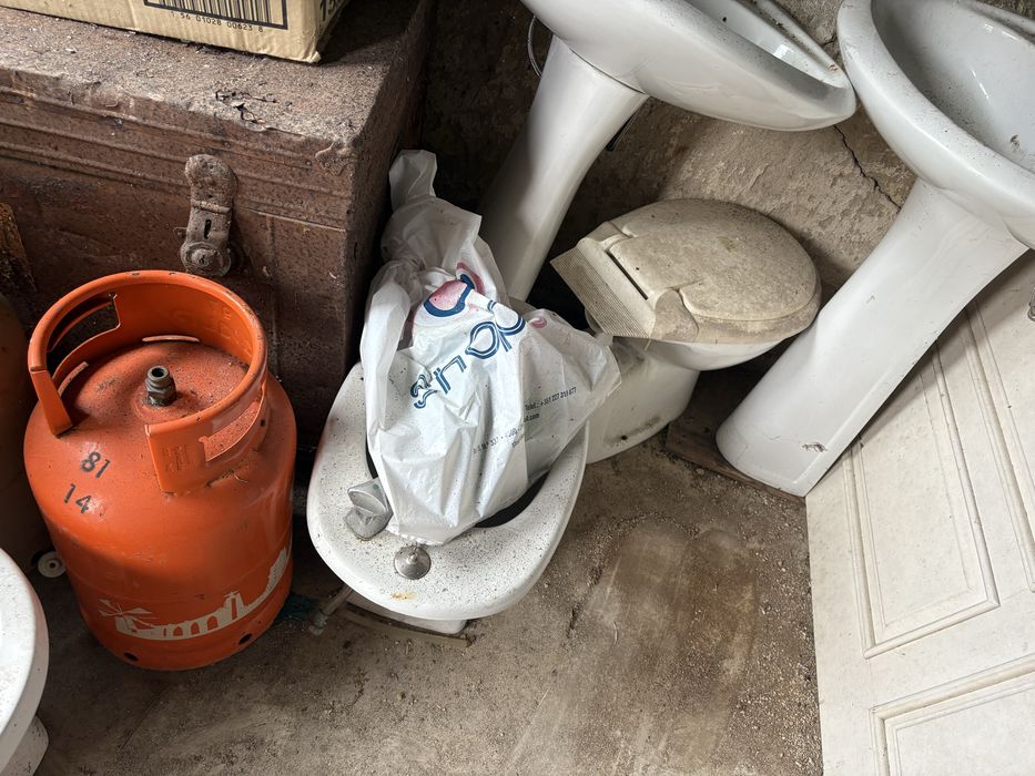 Conjunto de sanitas e lavatorios