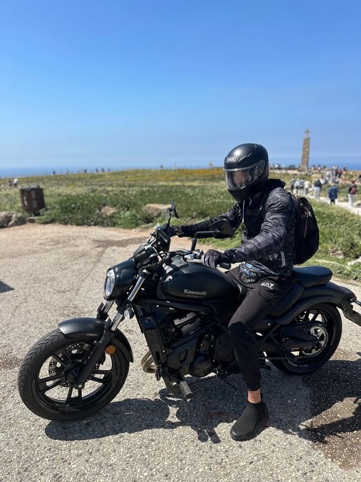 Capacete, jaqueta, luvas de motocicleta