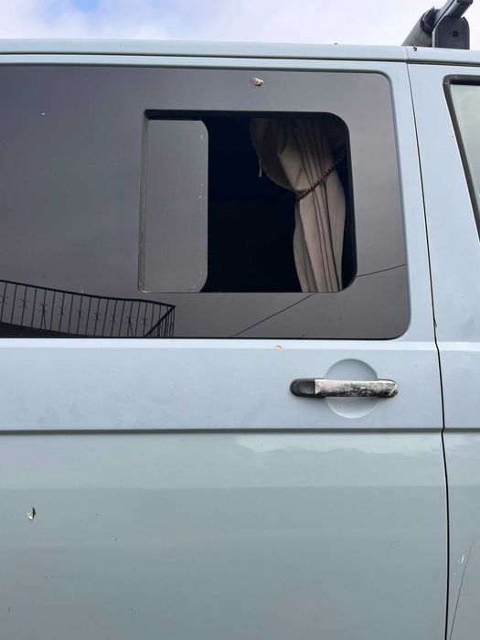 Volkswagen T5 1.9 TDI 2006 – Camper Van artesanal – Sem matrícula, caixa precisa de reparação