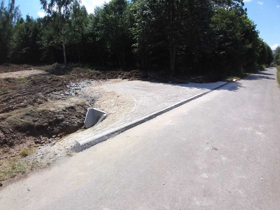 Roboty ziemne prace ziemne Drenaże Budowa dróg Niwelacje teren koparka