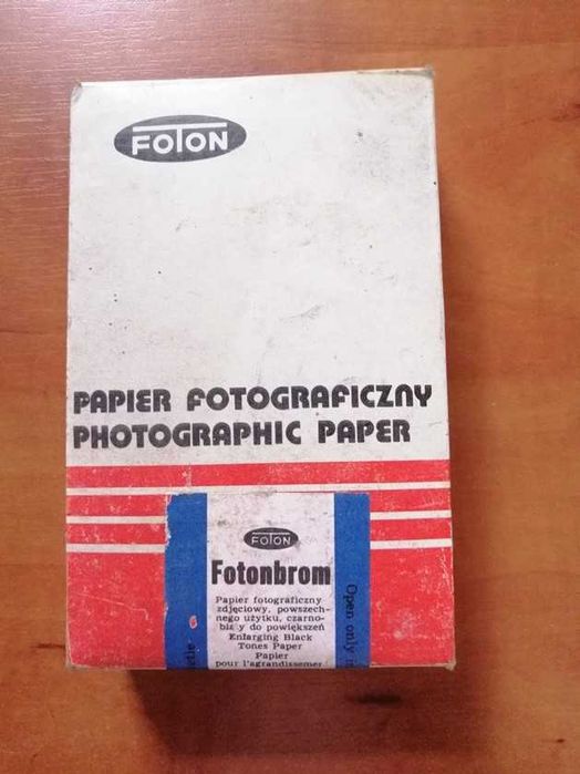Stary papier fotograficzny zdjęciowy 9x14 cm, 100 sztuk. Czarno-biały.