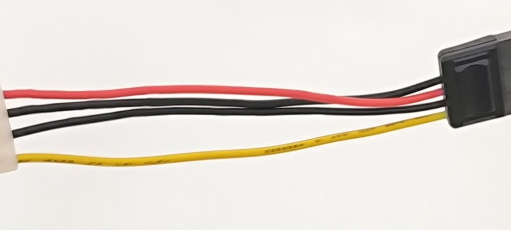 Adapter kabel zasilający Molex do SATA 16 cm do komputera PC