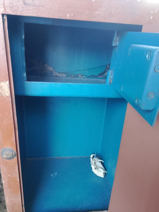 Сейф металлический