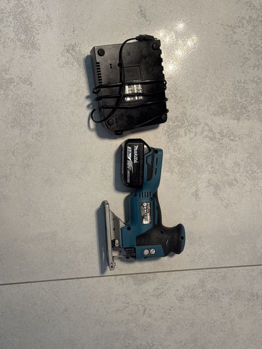 Wyrzynarka Makita DJV181 + Bateria ładowarka