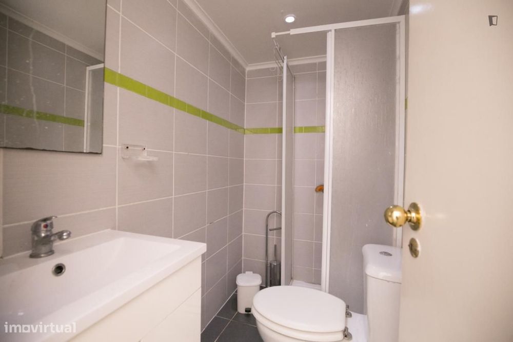 Quarto - localizado em Alameda Lisbon