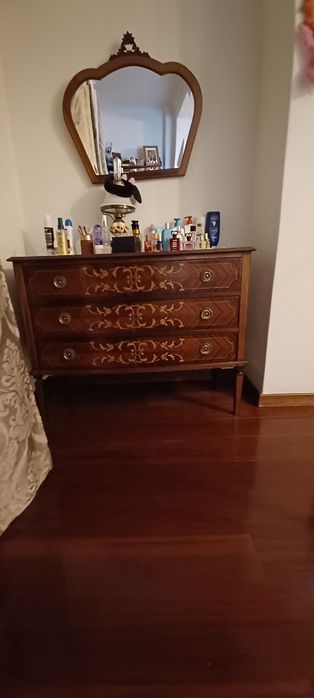 Mobília de Quarto Antiga em Madeira - Marchetaria - Muito bem conservada
