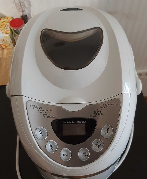 Хлібопічка First.