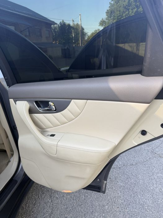Infiniti QX70 2015