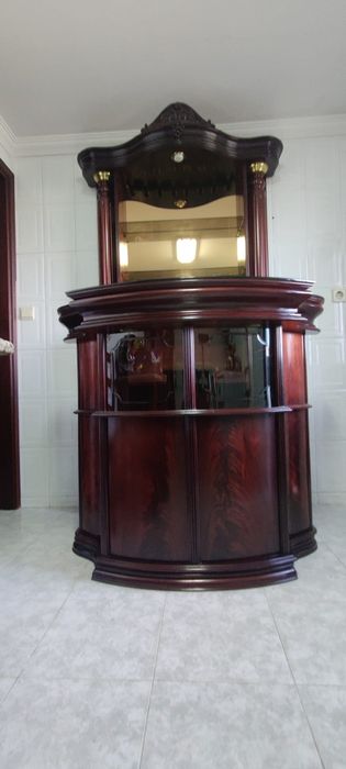 Bar de sala em cerejeira.