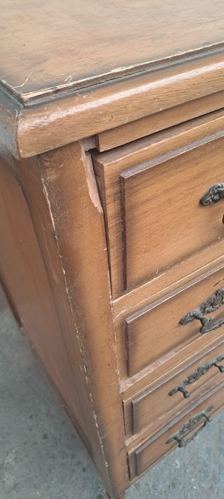 Comoda antiga em madeira maciça