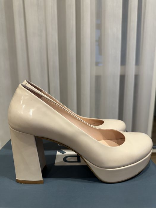 Туфлі лакові шкіряні