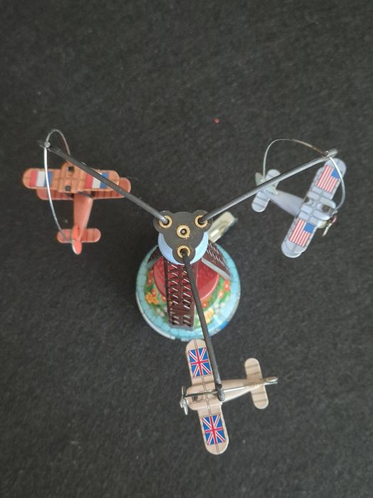 Merry-go-round com aviões II GGuerra