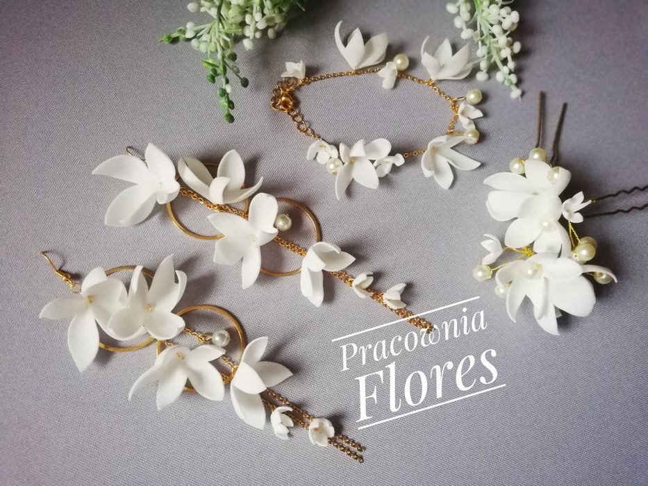 Biżuteria ślubna z kwiatami kolczyki bransoletka wsuwki
