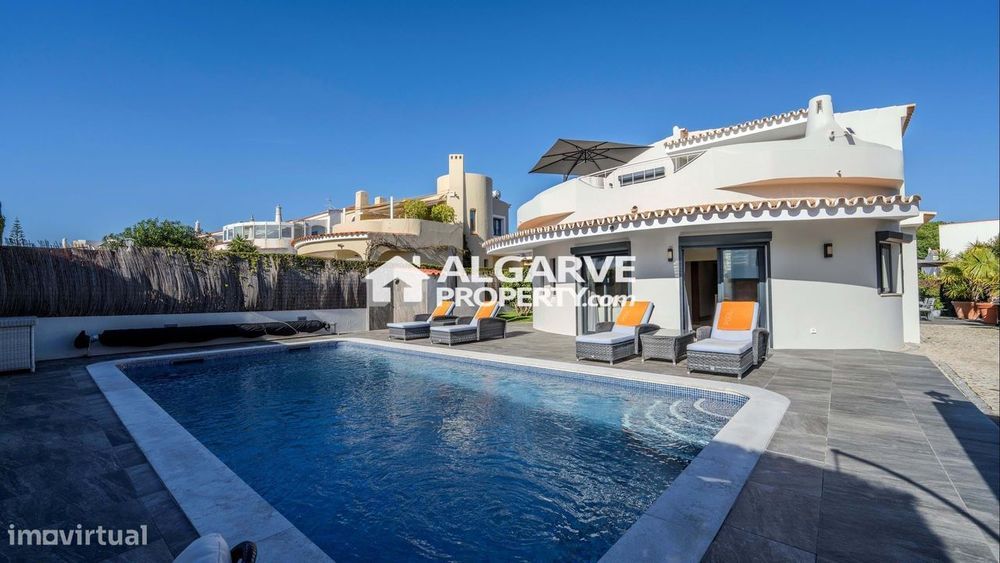 Encantadora moradia V3 completamente remodelada junto ao campo de golf