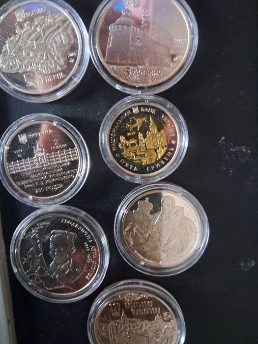 Продам набір колекційних  монет.