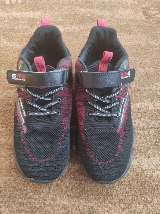 Осенне-весенние кроссовки 39 р.