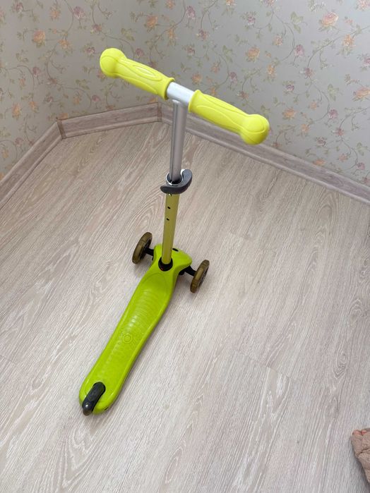 Самокат GLOBBER серії PRIMO FOLDABLE LIGHTS зелений (432-106-3)