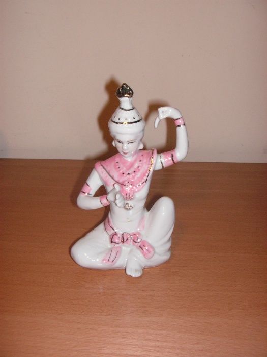 Estatuetas Porcelana Branco Dourado Rosa 