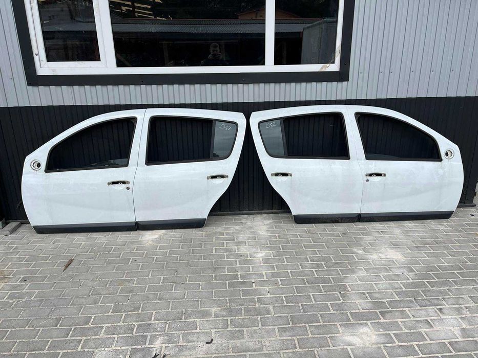 Двері передні задні Renault/Dacia SANDERO (2008-2012)