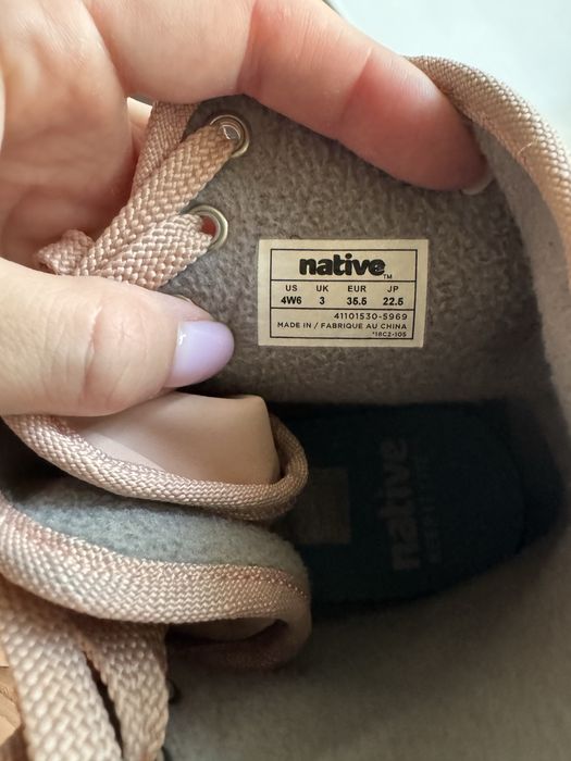 Чоботи Native.