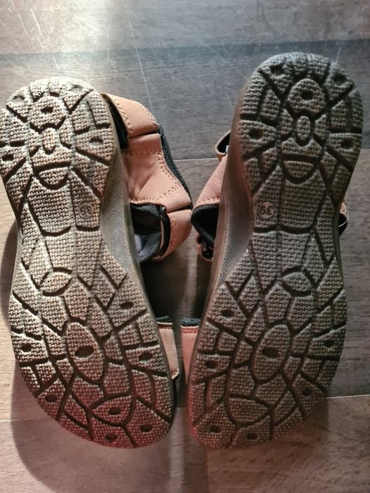 Nowe Sandały rozmiar 39