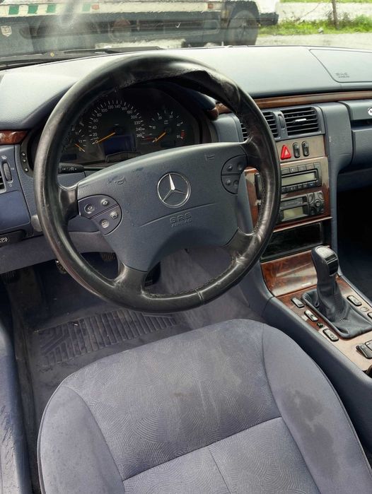 Mercedez-Benz E270 para peças