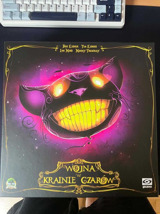 Wojna w Krainie Czarów + insert + kapsle na żetony