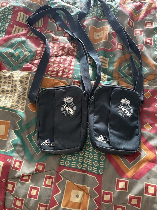 Bolsa da adidas com o emblema do real madrid
