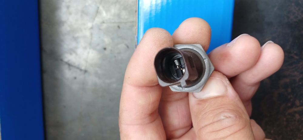 Датчик тиску оливи Passat B7 2.5NMS