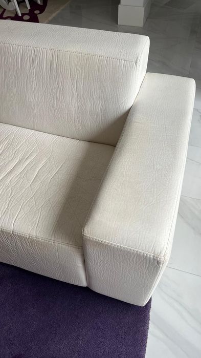 Sofá em pele branco
