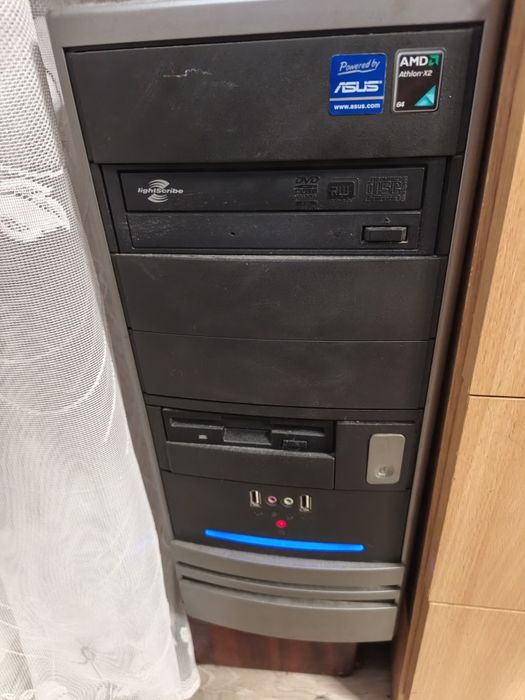 Продам комп'ютер і стіл