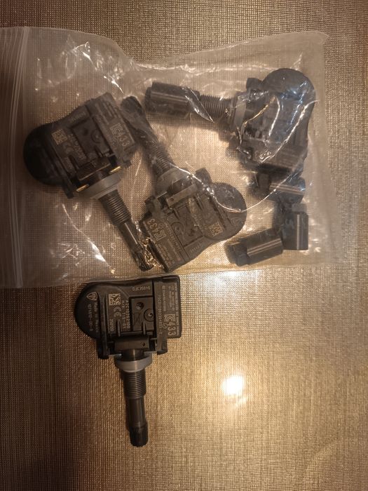 Czujnik ciśnienia opon Tesla