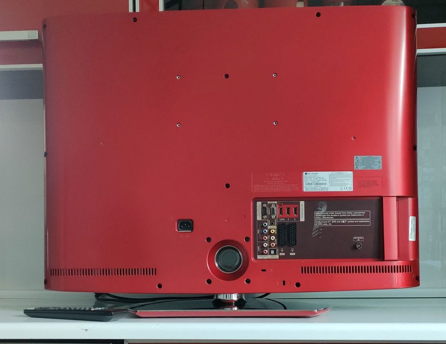 Tv LG 32 całe CZERWONY