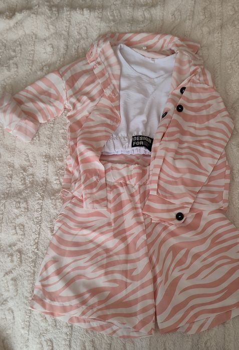 Костюм 3 на літо  для дівчинки 134 розмір