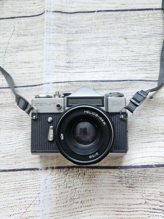 Aparat Zenit EM obiektyw Helios-44M 2/58 z pokrowcem etui i torba