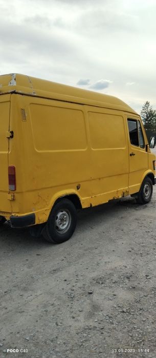 Mercedes 207 T1 2.4D Om 616